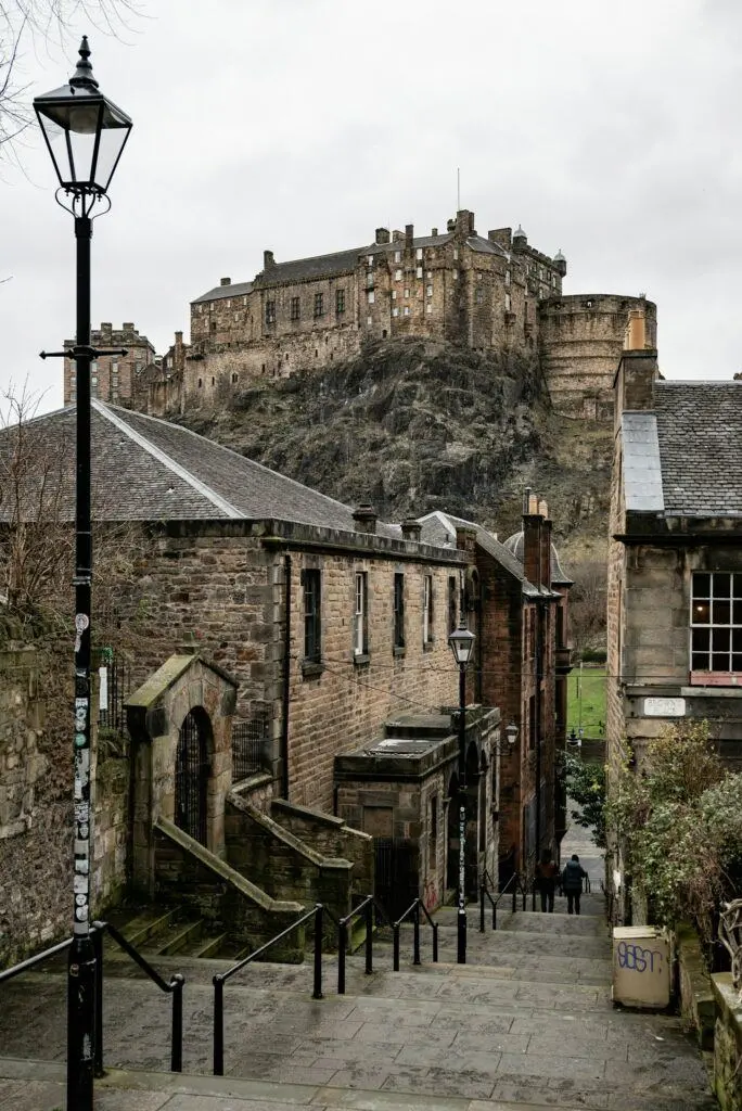 Travel enthusiasts living in Edinburgh: the castle as seen from the Old Town